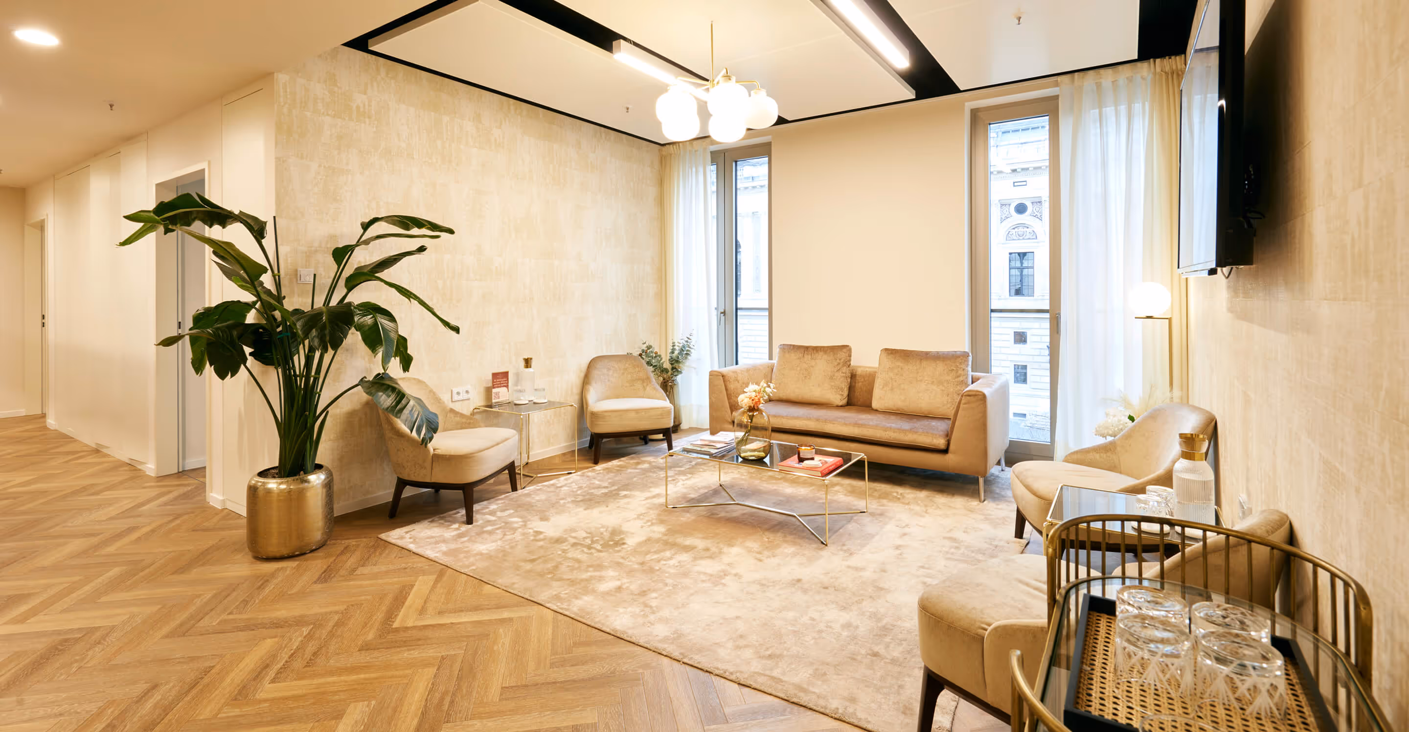 Praxisraum mit medizinischer Ausstattung