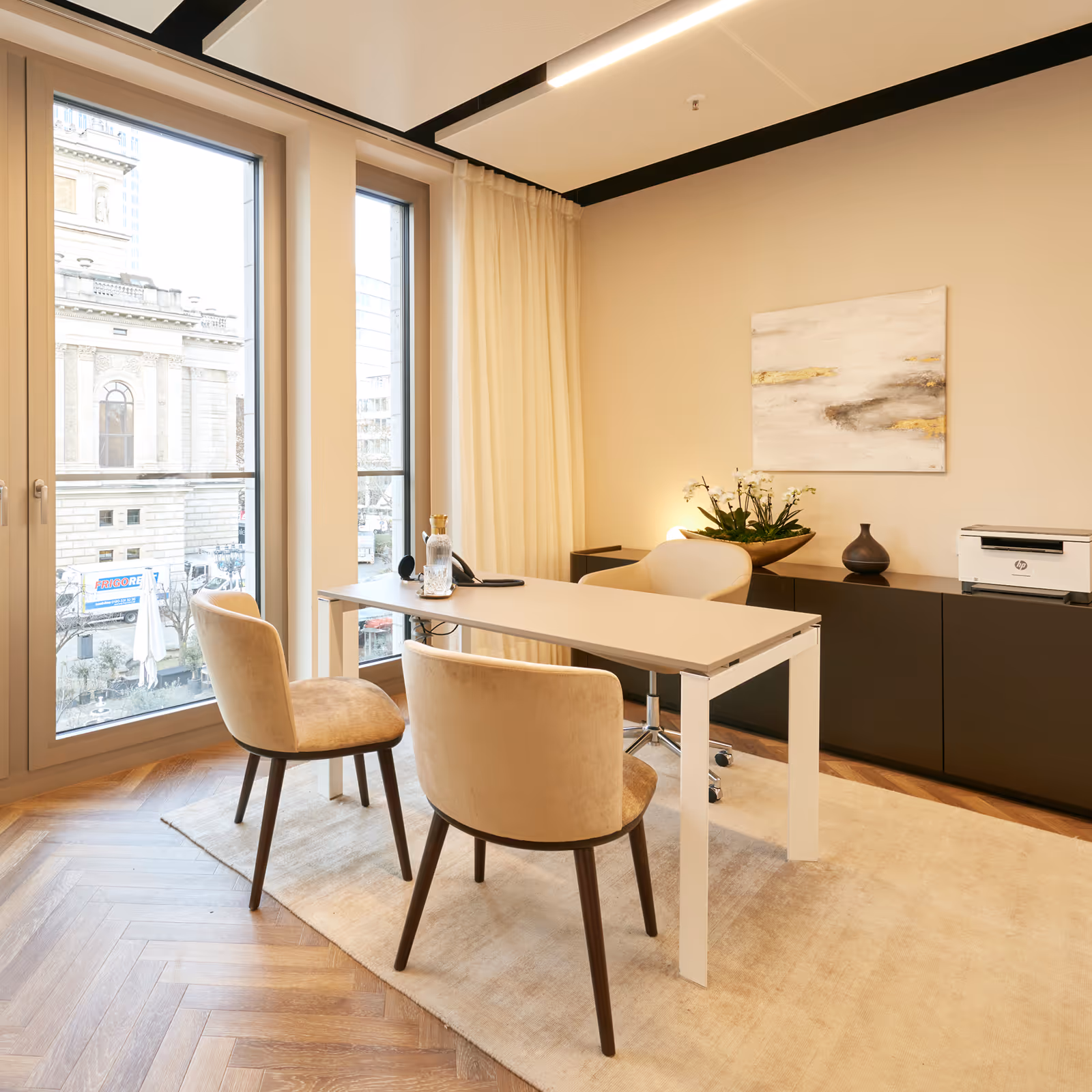 Smart Suite Frankfurt — bezugsfertige Praxis